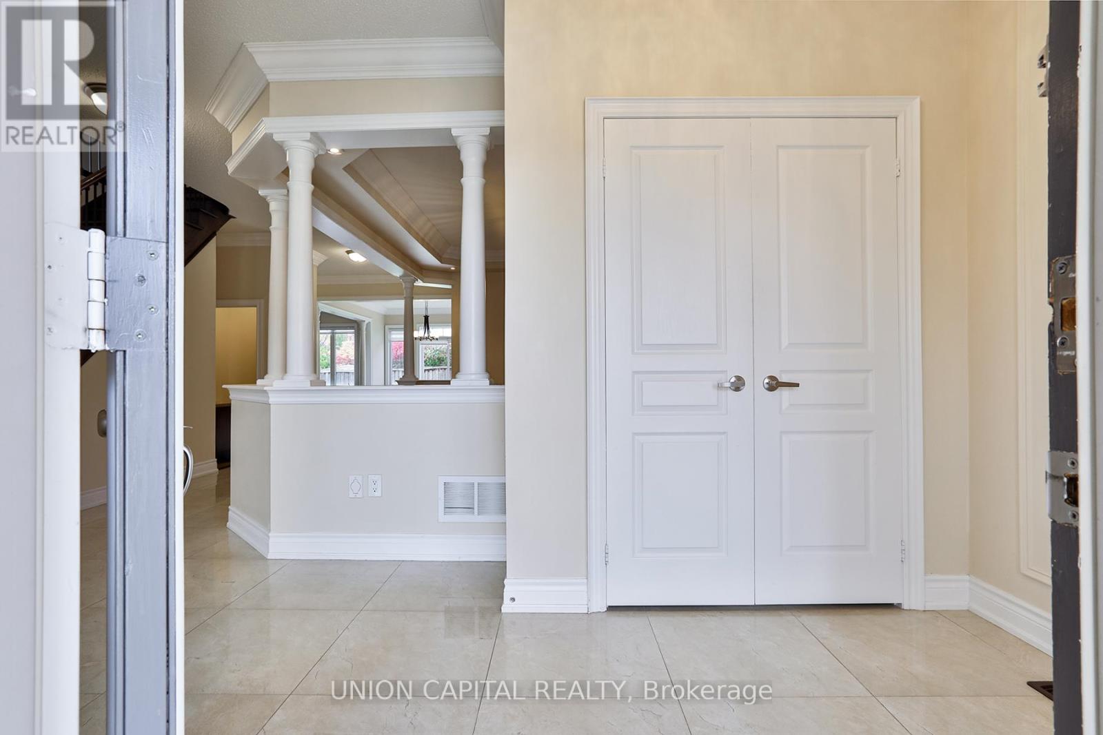 22 Greenforest Grove, Whitchurch-Stouffville, Ontario  L4A 1T3 - Photo 6 - N12505260