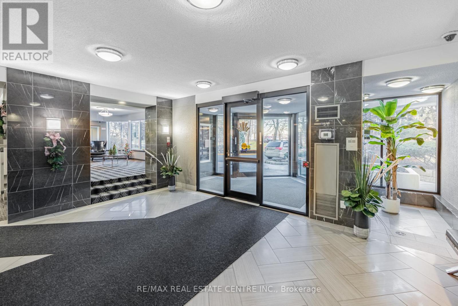 403 - 8 Lisa Street, Brampton, Ontario  L6T 4S6 - Photo 3 - W12505198