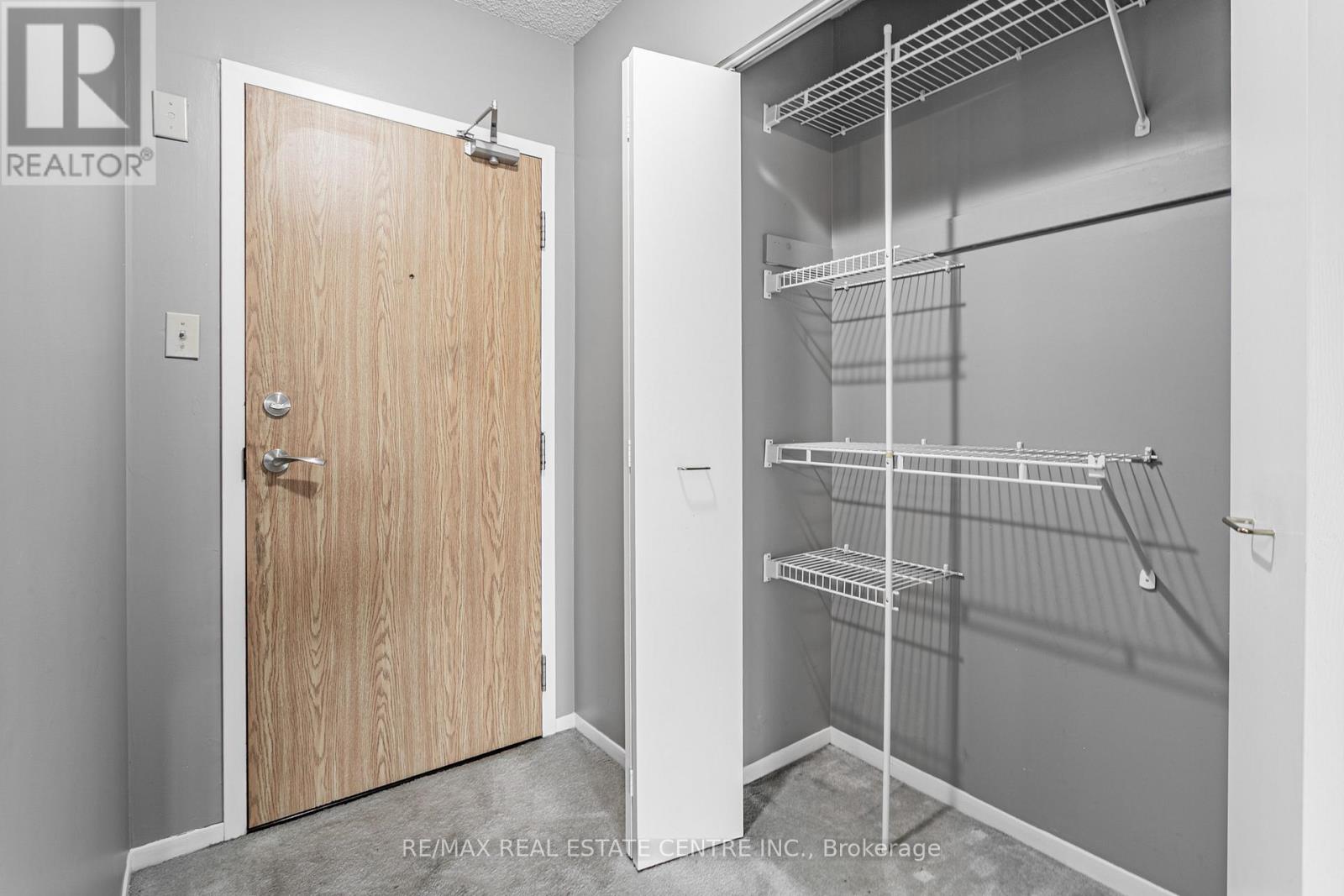 403 - 8 Lisa Street, Brampton, Ontario  L6T 4S6 - Photo 4 - W12505198