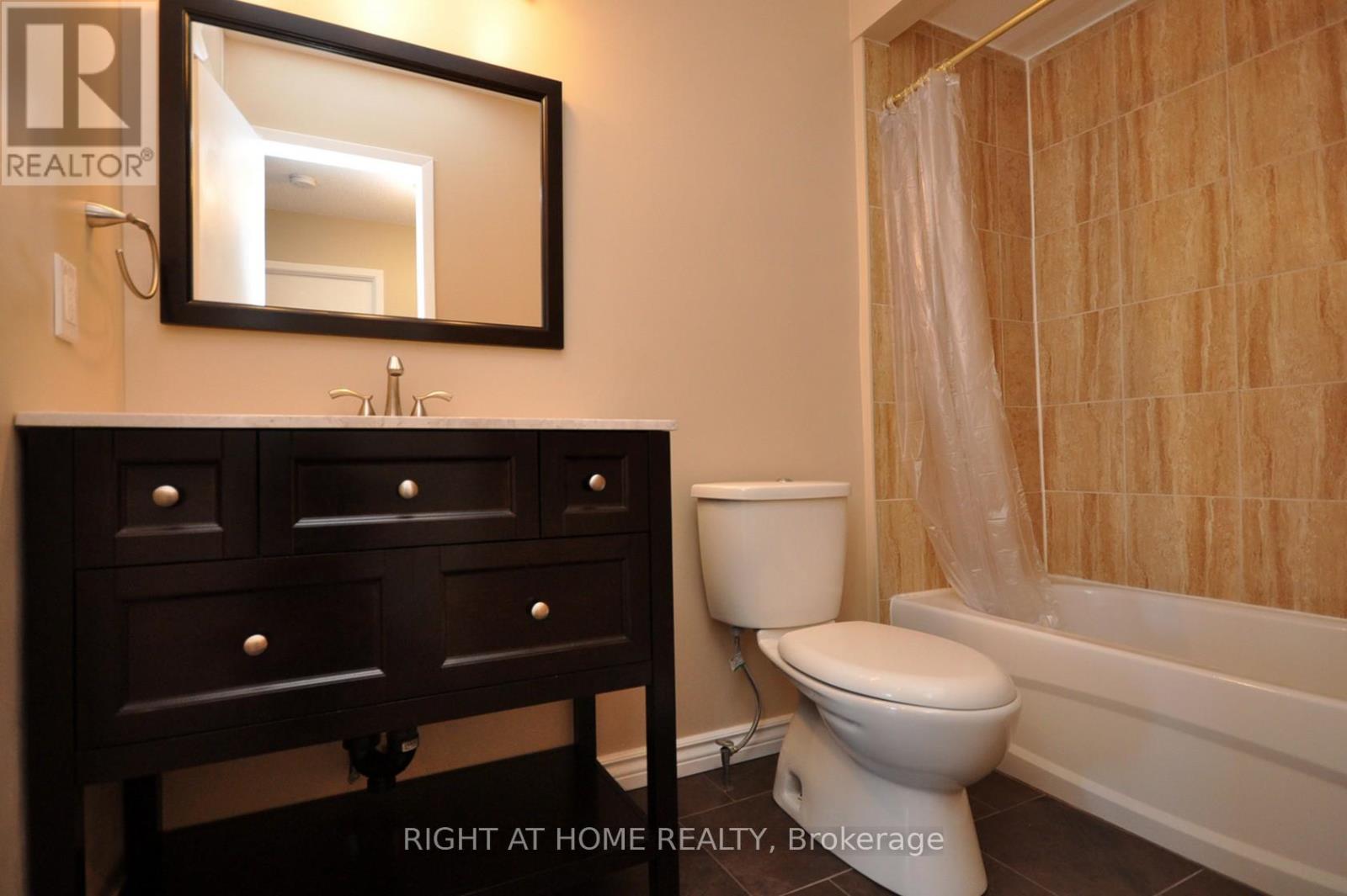 4165 Quaker Hill Drive, Mississauga, Ontario  L5C 3M2 - Photo 36 - W12505214