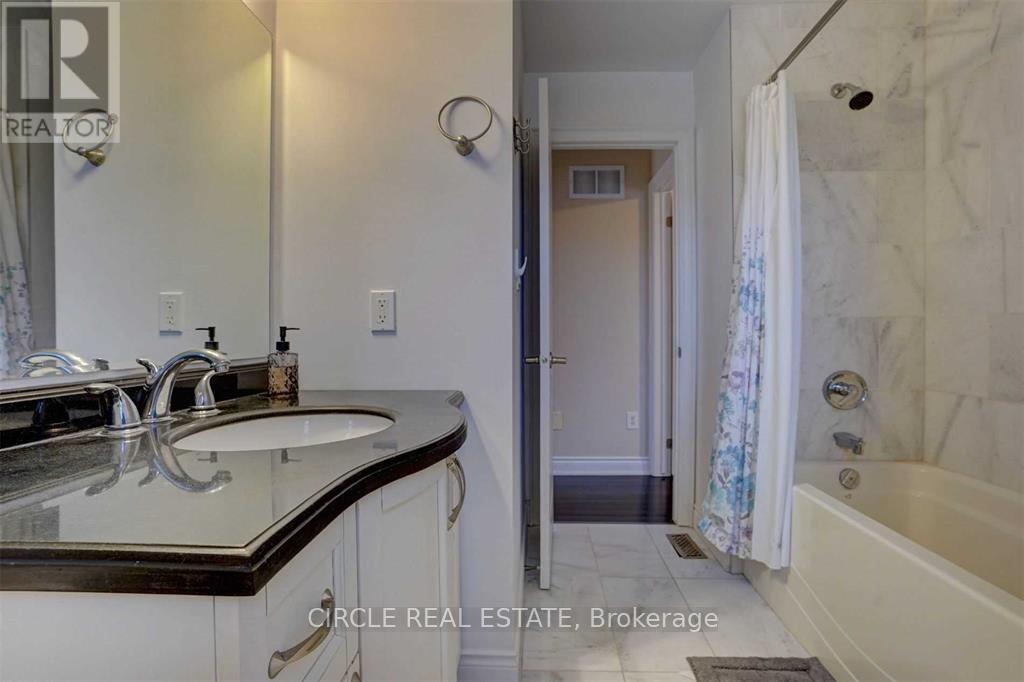 2971 Westoak Trails Boulevard, Oakville, Ontario  L6M 5E5 - Photo 16 - W12505220