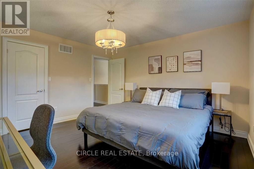 2971 Westoak Trails Boulevard, Oakville, Ontario  L6M 5E5 - Photo 18 - W12505220