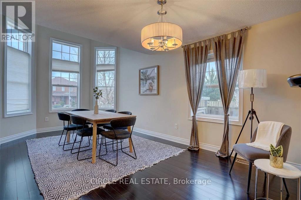 2971 Westoak Trails Boulevard, Oakville, Ontario  L6M 5E5 - Photo 3 - W12505220