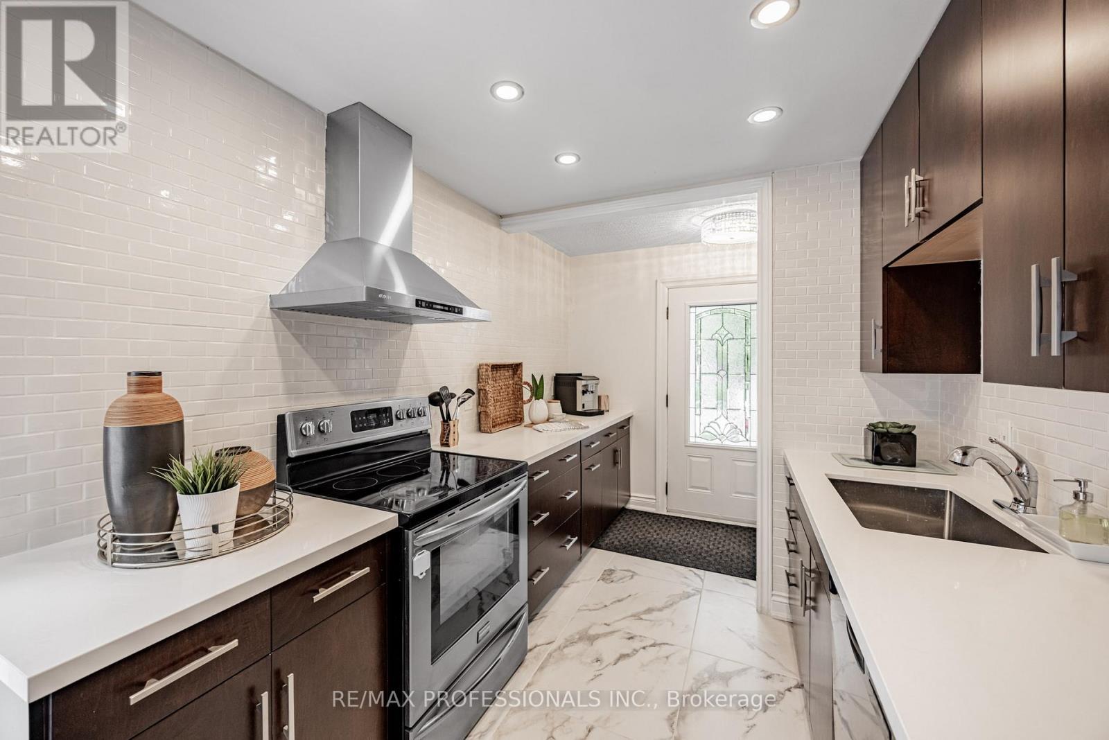 108 Avening Drive, Toronto, Ontario  M9V 4E6 - Photo 9 - W12505262