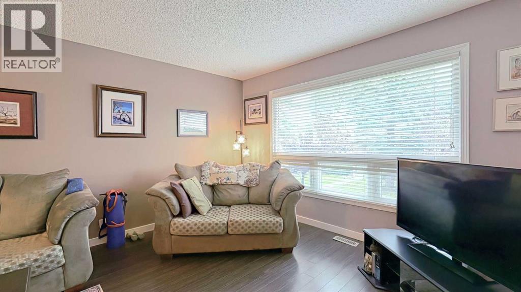 135 Woodsman Lane Sw, Calgary, Alberta  T2W 4Z5 - Photo 5 - A2262352