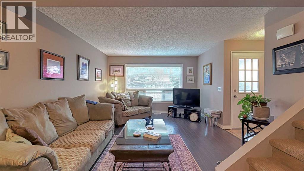 135 Woodsman Lane Sw, Calgary, Alberta  T2W 4Z5 - Photo 8 - A2262352