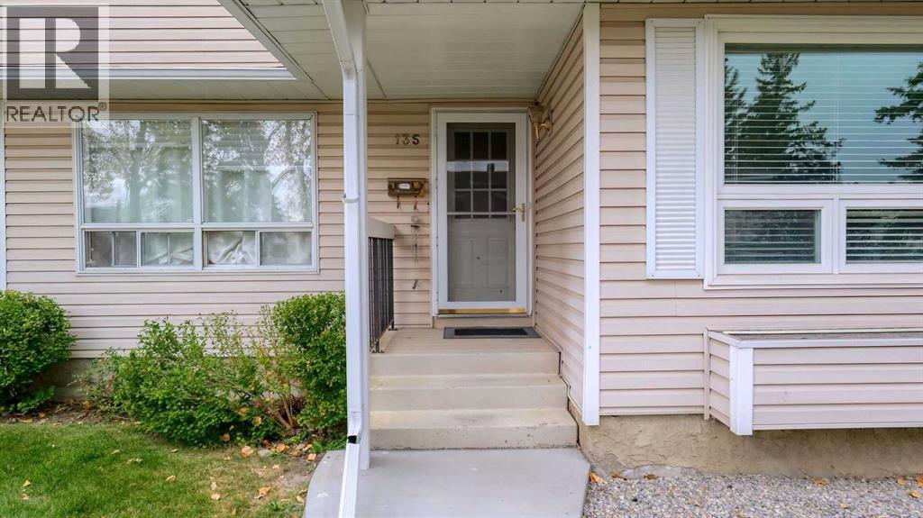 135 Woodsman Lane Sw, Calgary, Alberta  T2W 4Z5 - Photo 2 - A2262352