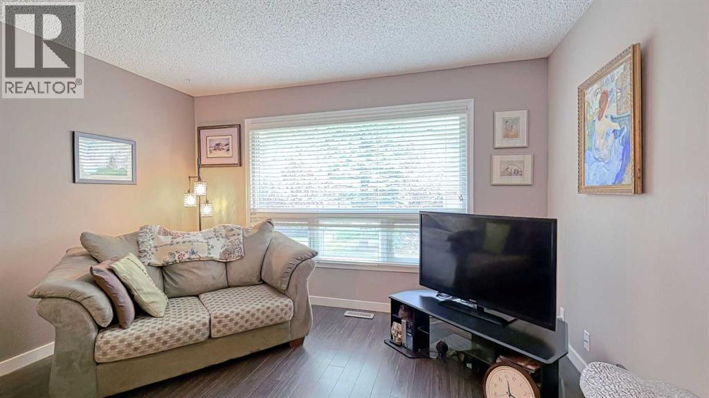 135 Woodsman Lane Sw, Calgary, Alberta  T2W 4Z5 - Photo 4 - A2262352