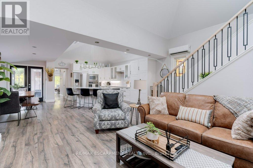 7 Homewood Avenue, Hamilton, Ontario  L8P 2M1 - Photo 7 - X12505194