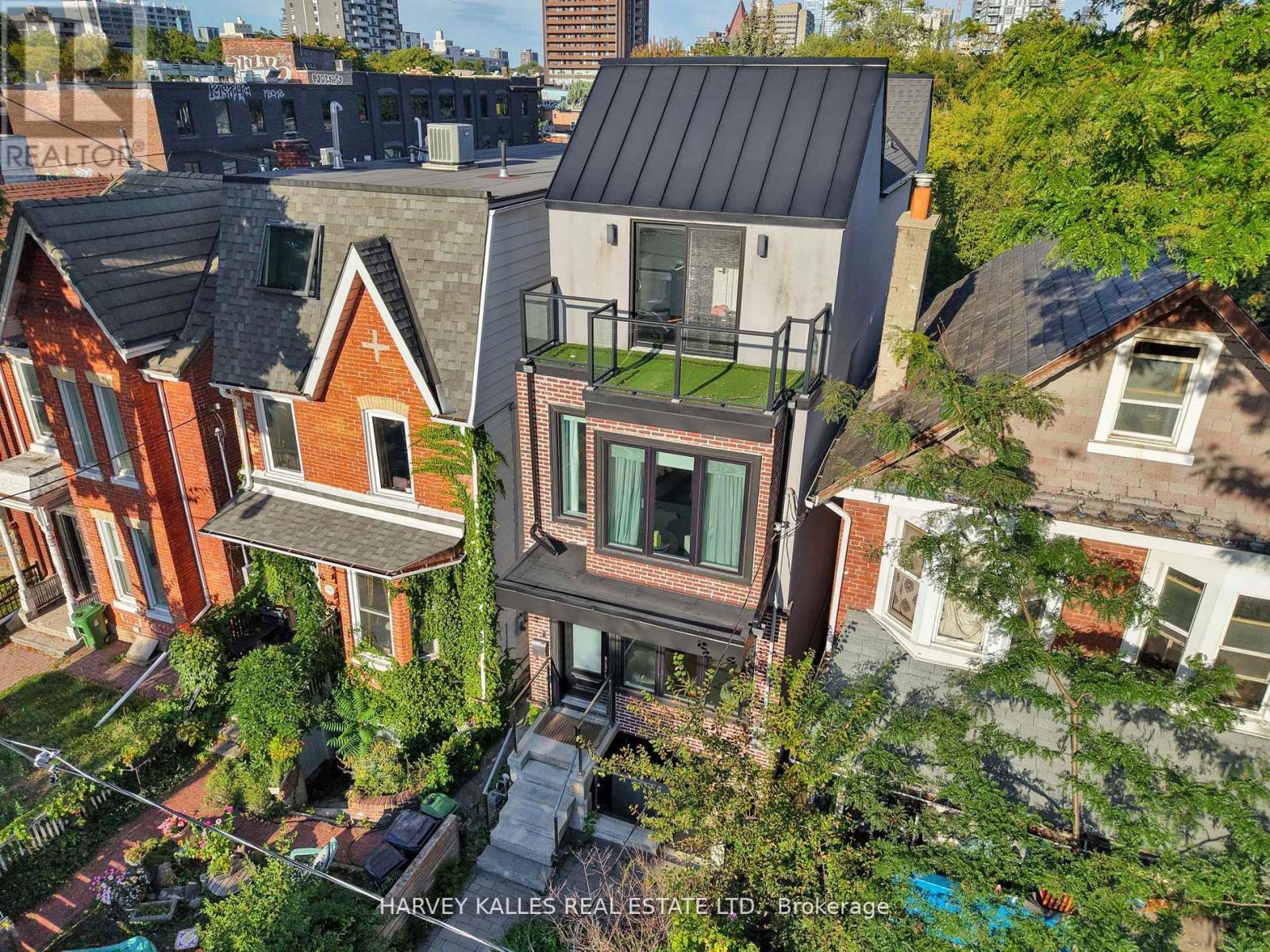 257 Borden Street, Toronto, Ontario  M5S 2N5 - Photo 2 - C12505338