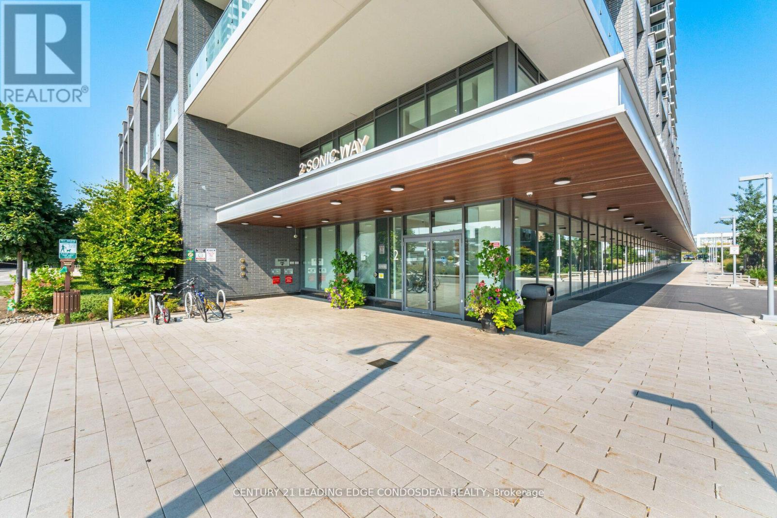 1710 - 2 Sonic Way, Toronto, Ontario  M3C 0P2 - Photo 2 - C12505402