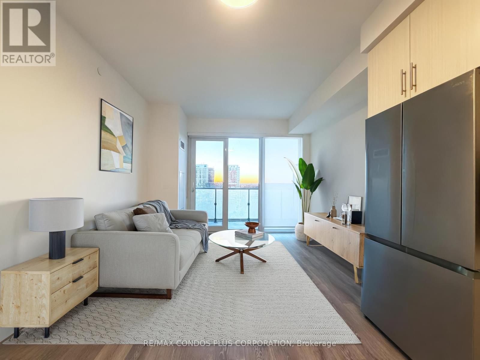 712 - 95 Oneida Crescent, Richmond Hill, Ontario  L4B 0H5 - Photo 2 - N12505314