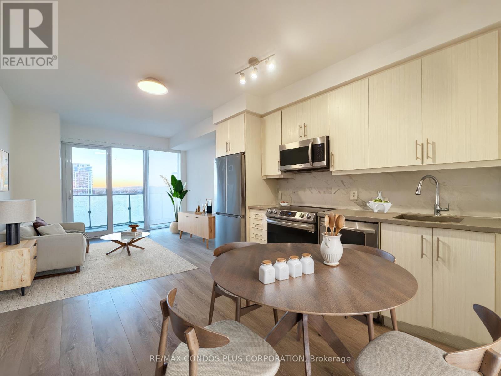 712 - 95 Oneida Crescent, Richmond Hill, Ontario  L4B 0H5 - Photo 3 - N12505314