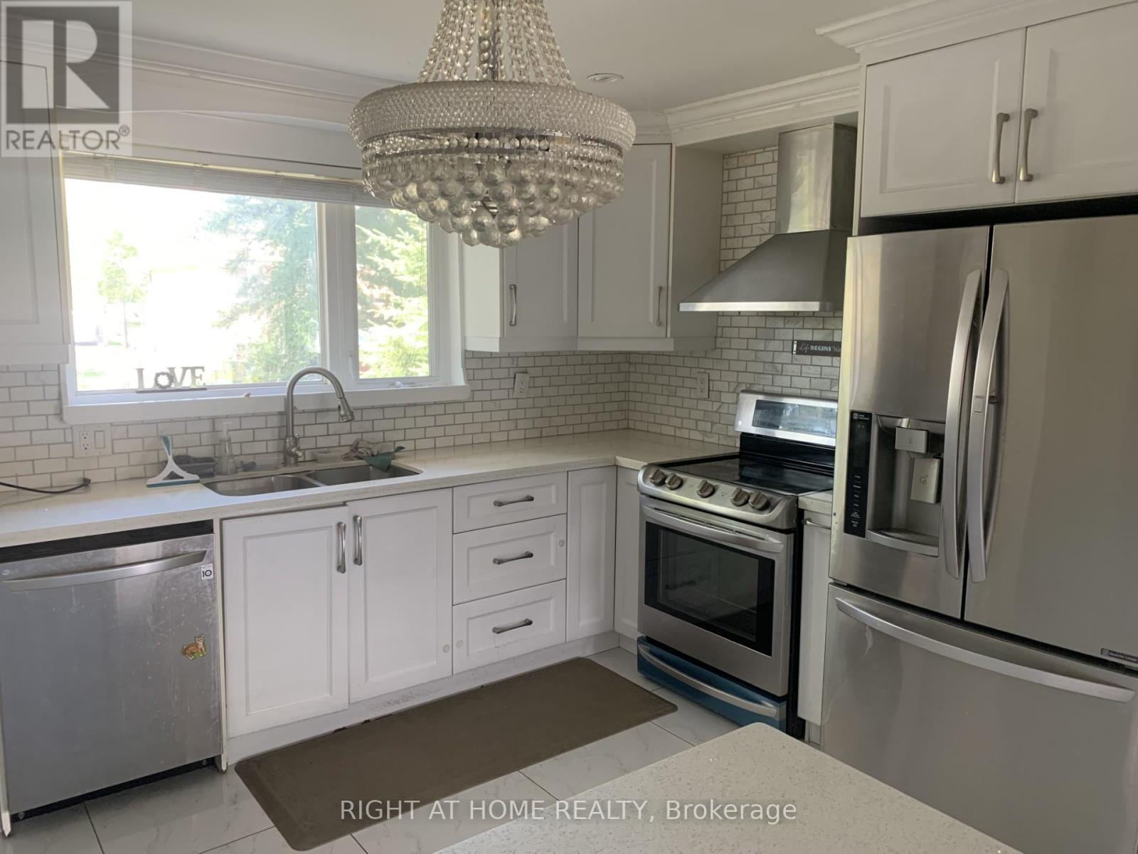 26 Arrowflight Drive, Markham, Ontario  L3P 1S1 - Photo 3 - N12505332