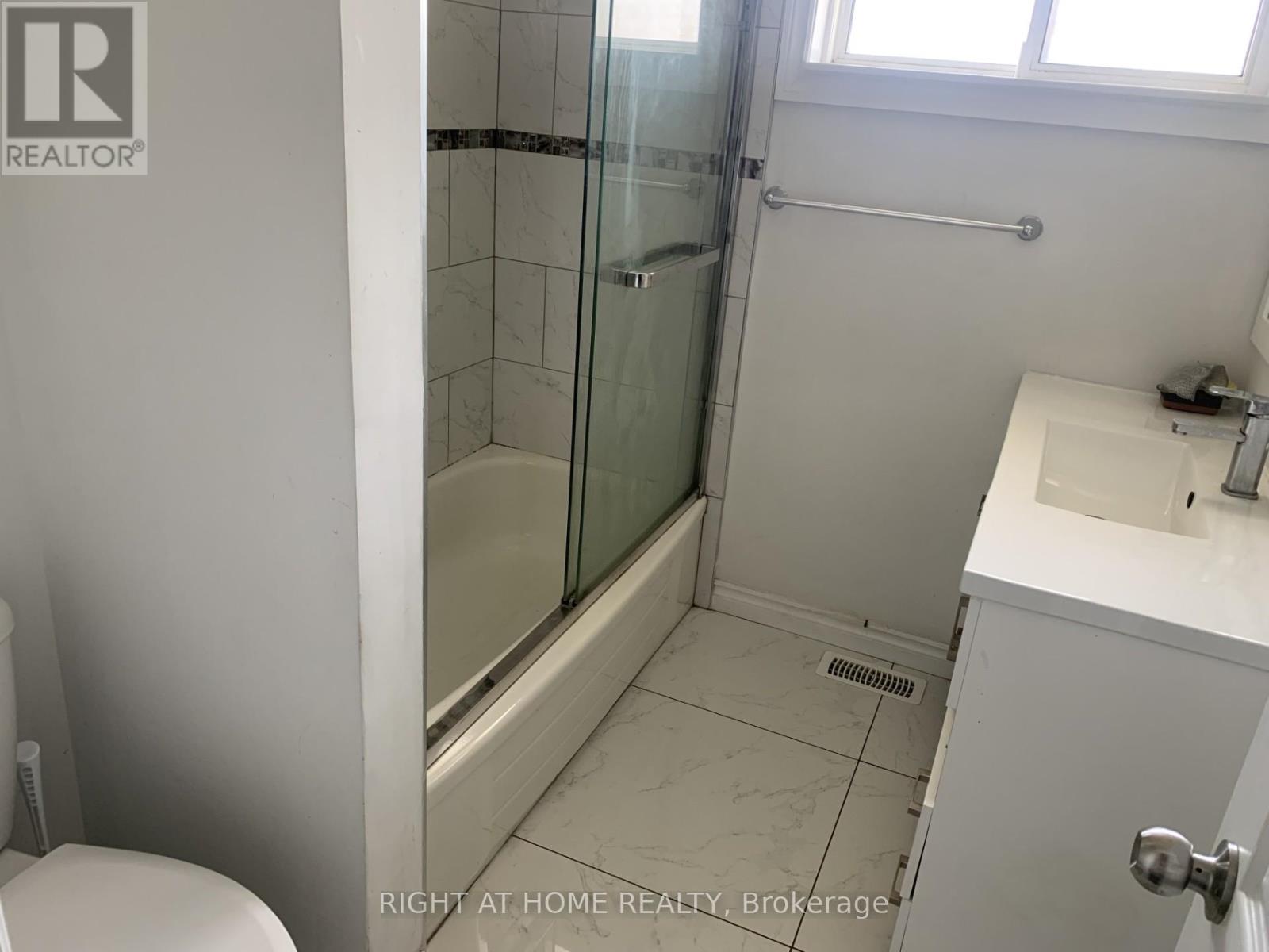 26 Arrowflight Drive, Markham, Ontario  L3P 1S1 - Photo 8 - N12505332