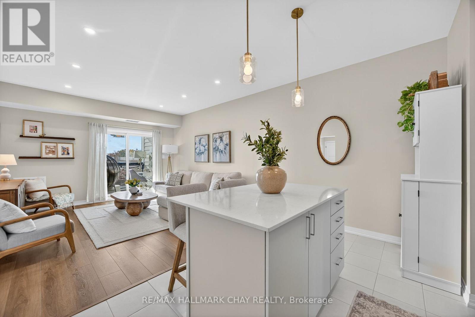 203 - 15 Kneeshaw Drive, Barrie (Innis-Shore), Ontario  L9J 0J8 - Photo 3 - S12505294