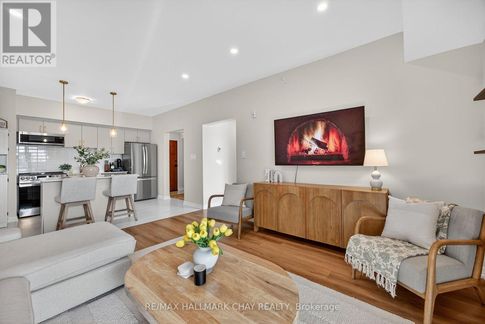 203 - 15 Kneeshaw Drive, Barrie (Innis-Shore), Ontario  L9J 0J8 - Photo 5 - S12505294