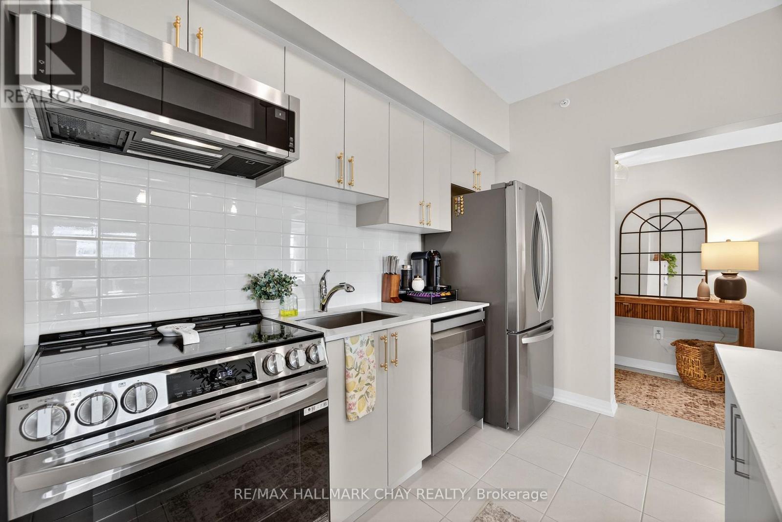 203 - 15 Kneeshaw Drive, Barrie (Innis-Shore), Ontario  L9J 0J8 - Photo 8 - S12505294