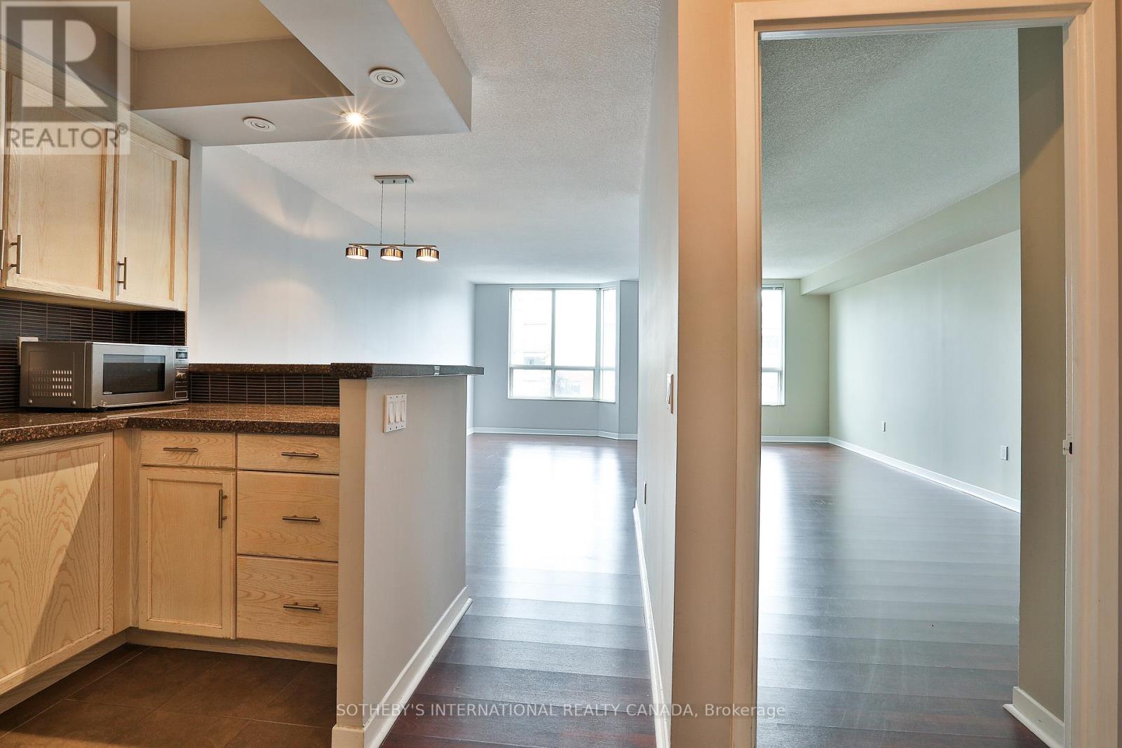 704 - 284 Bloor Street W, Toronto, Ontario  M5S 3B8 - Photo 4 - C12392666