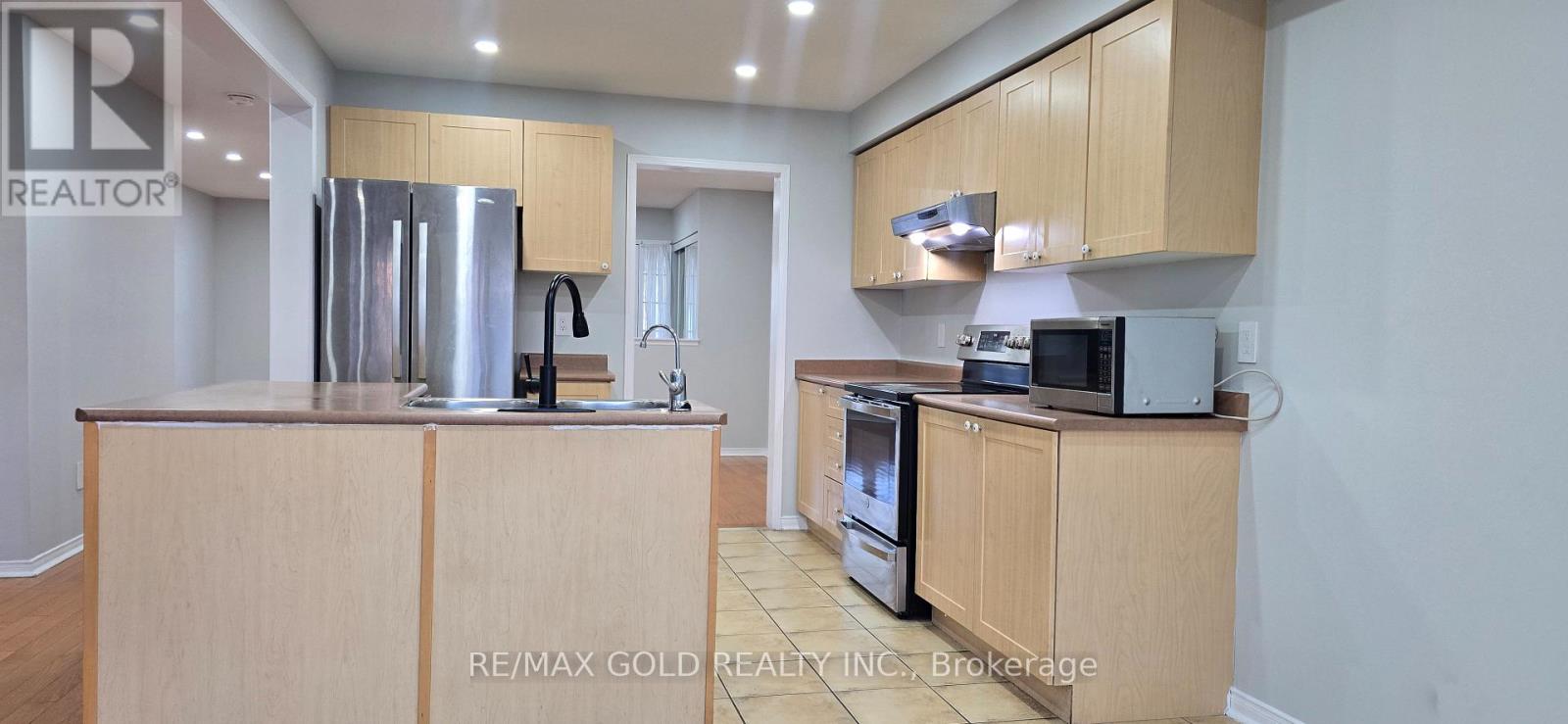 4 Fandor Way, Brampton, Ontario  L7A 2G6 - Photo 10 - W12483523