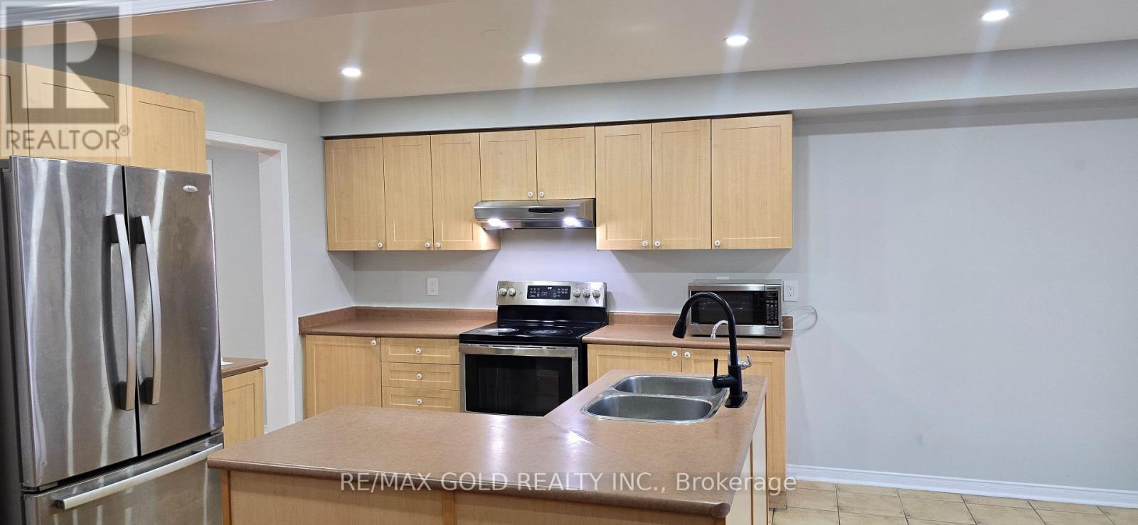 4 Fandor Way, Brampton, Ontario  L7A 2G6 - Photo 12 - W12483523