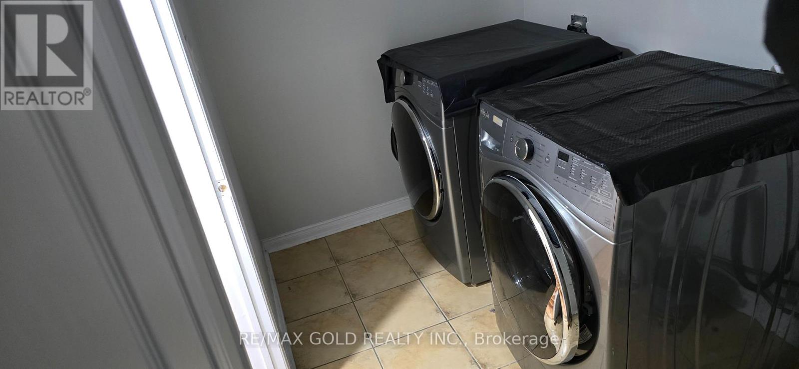 4 Fandor Way, Brampton, Ontario  L7A 2G6 - Photo 13 - W12483523