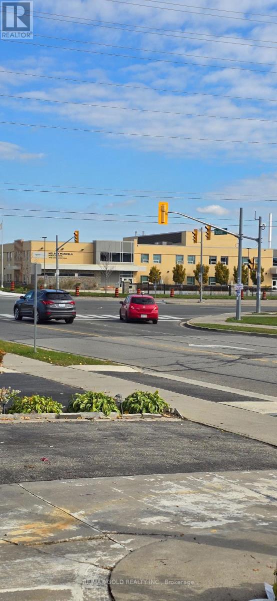 4 Fandor Way, Brampton, Ontario  L7A 2G6 - Photo 32 - W12483523