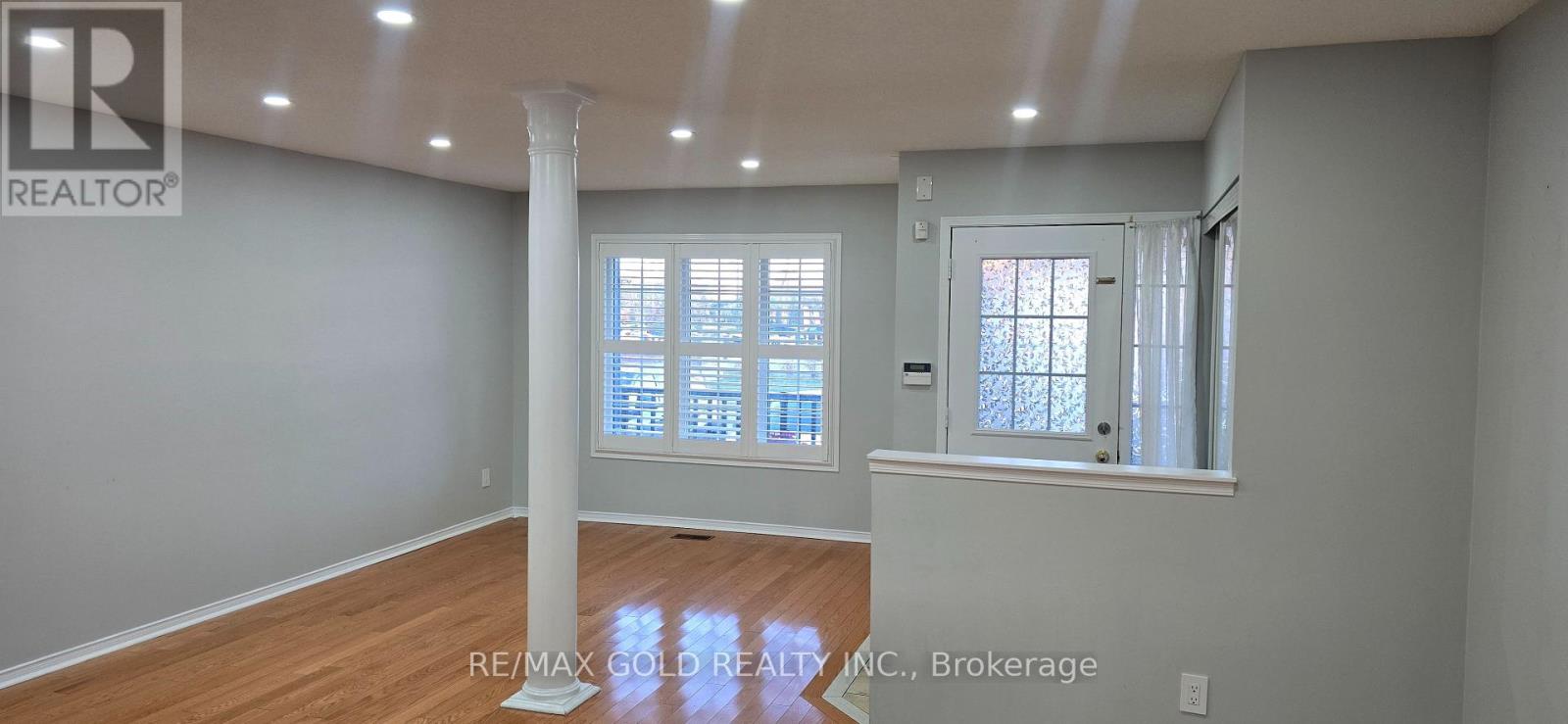 4 Fandor Way, Brampton, Ontario  L7A 2G6 - Photo 4 - W12483523