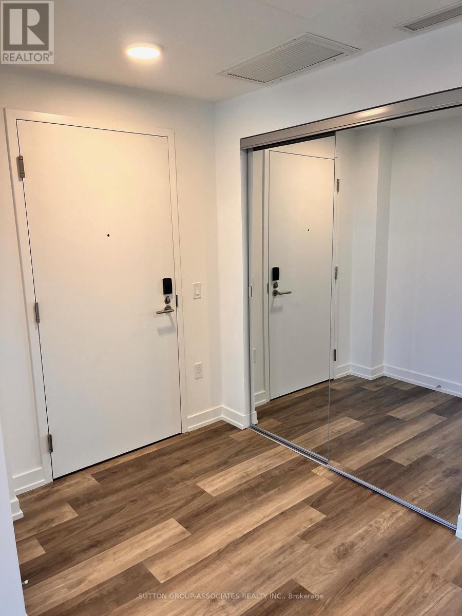 512 - 6 Chartwell Road, Toronto, Ontario  M8Z 0H2 - Photo 2 - W12505280