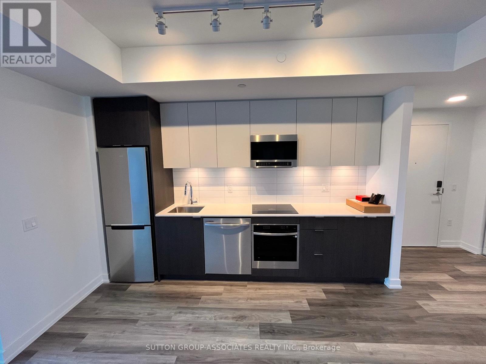 512 - 6 Chartwell Road, Toronto, Ontario  M8Z 0H2 - Photo 3 - W12505280