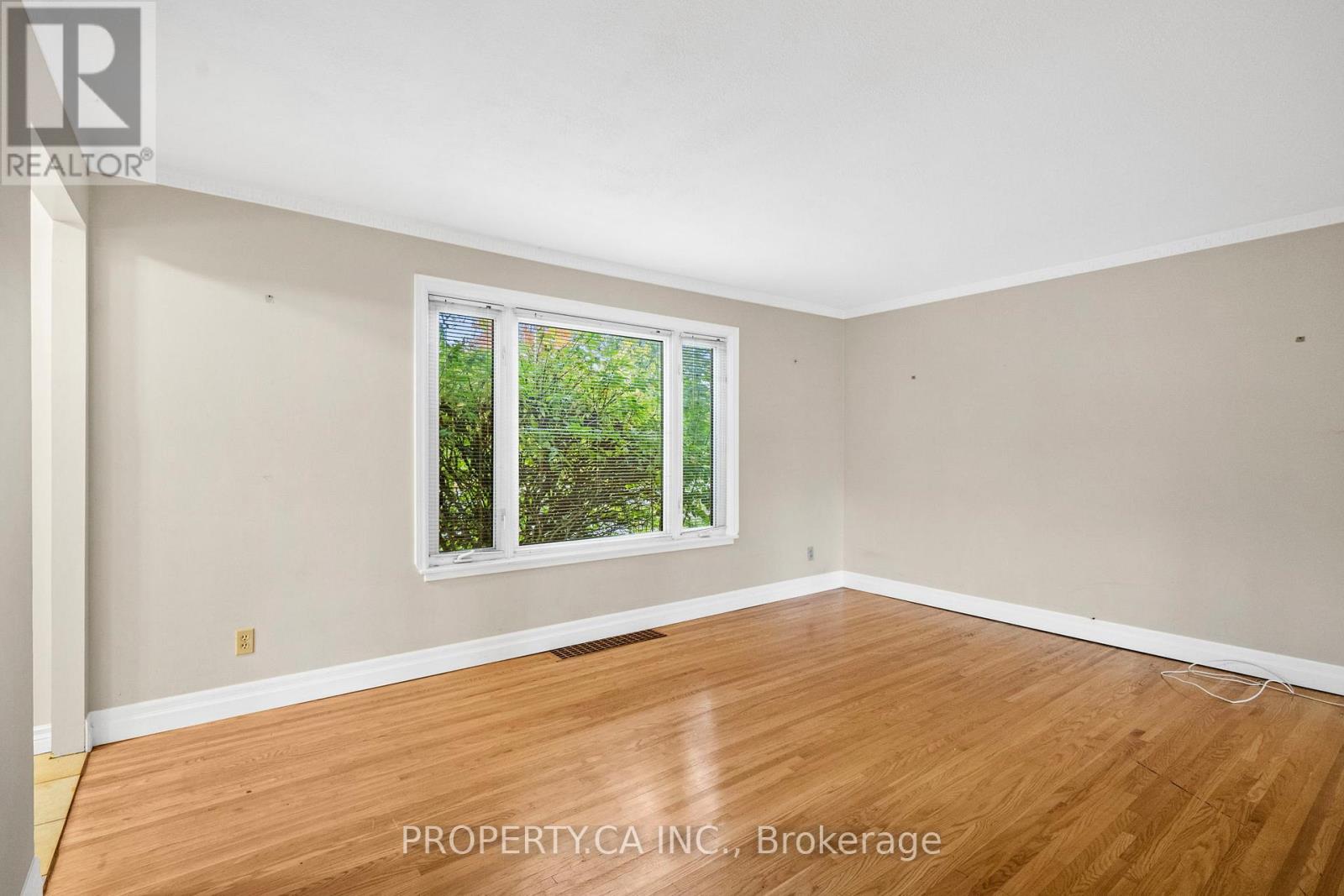 3 Ambleside Avenue, Toronto, Ontario  M8Z 2H5 - Photo 10 - W12505352