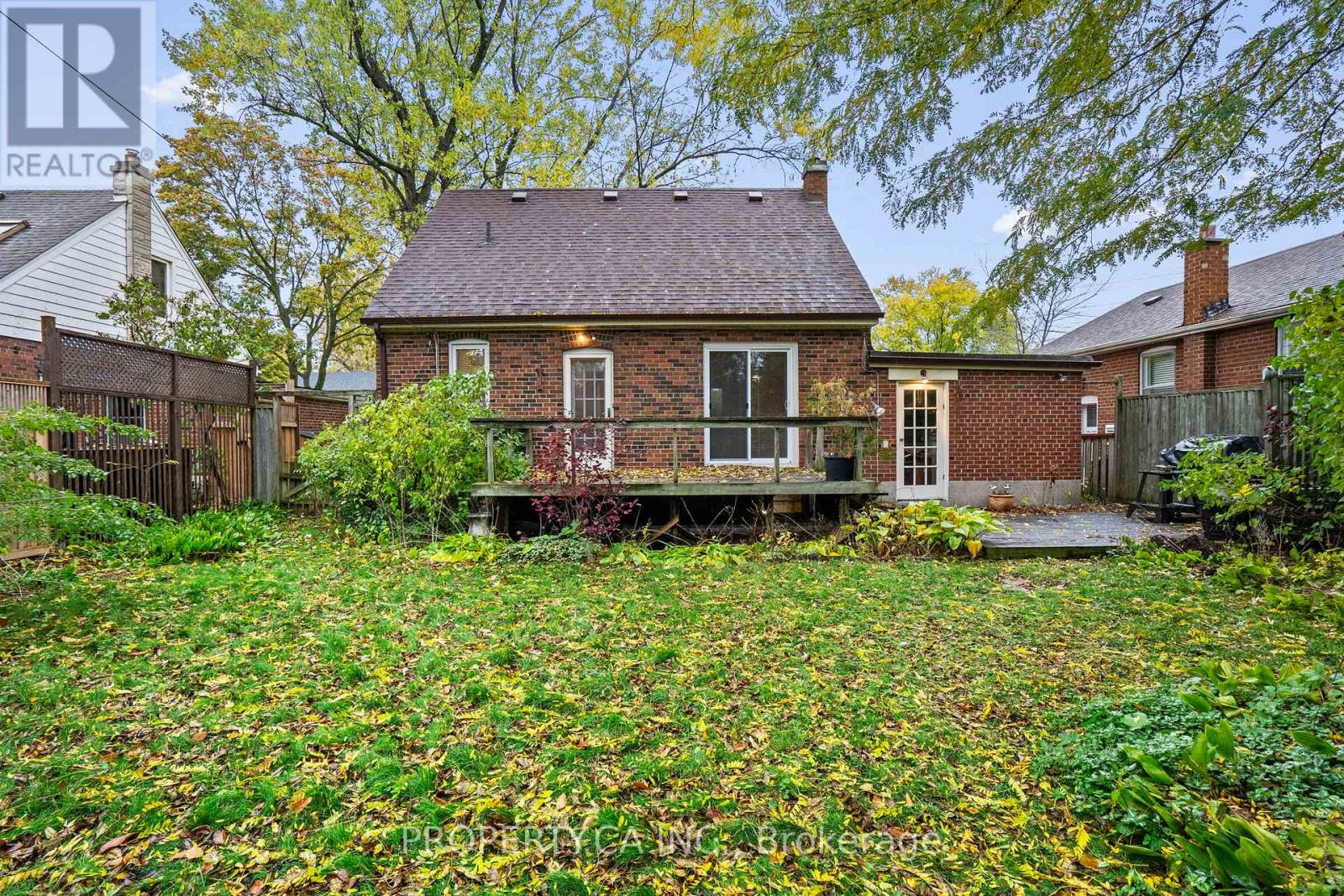 3 Ambleside Avenue, Toronto (Stonegate-Queensway), Ontario  M8Z 2H5 - Photo 4 - W12505352