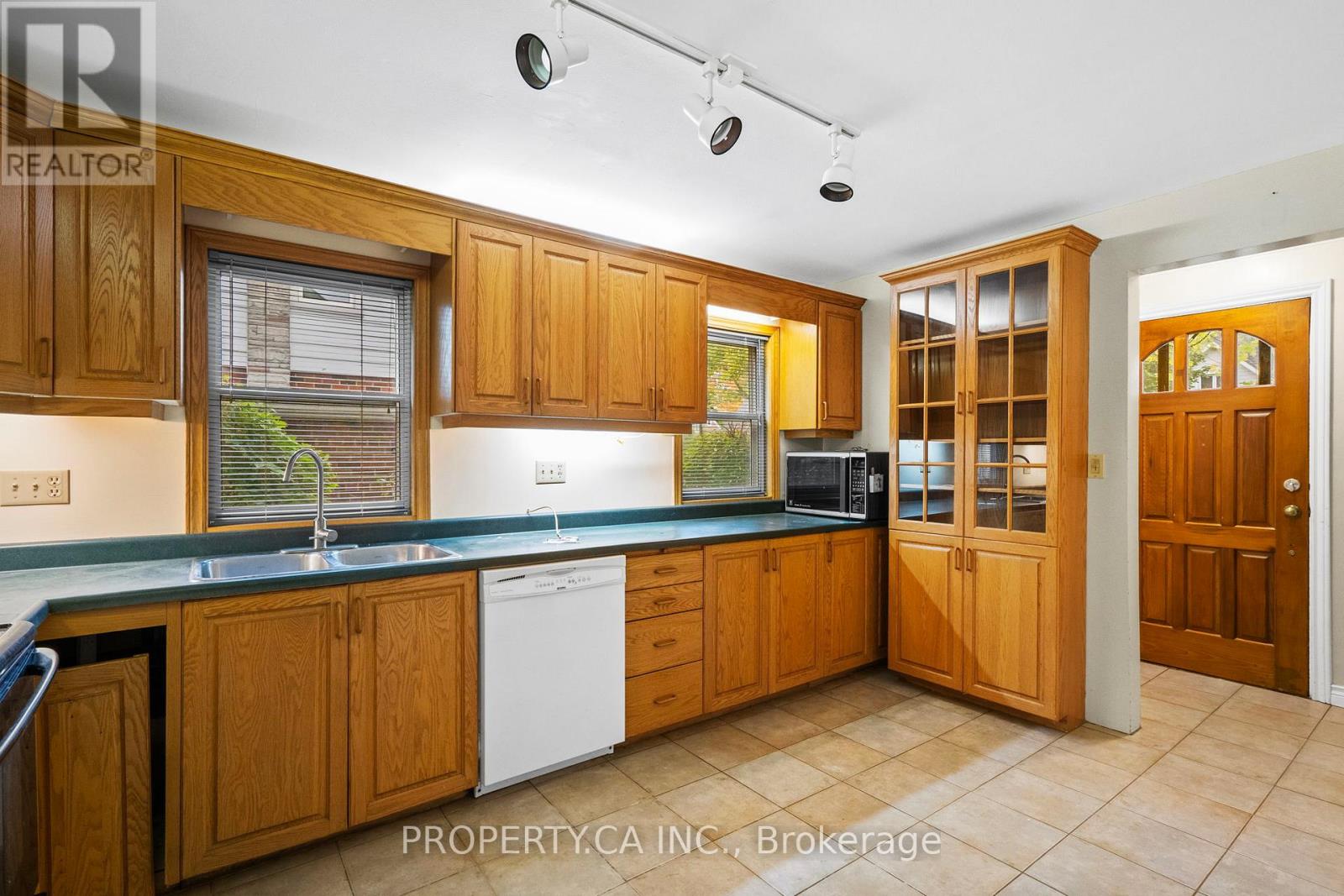 3 Ambleside Avenue, Toronto, Ontario  M8Z 2H5 - Photo 9 - W12505352