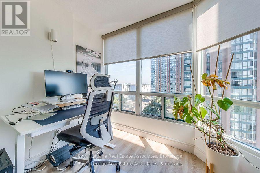 901 - 155 Hillcrest Avenue, Mississauga, Ontario  L5B 3Z2 - Photo 11 - W12505354