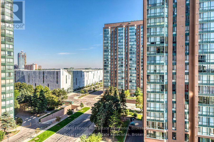 901 - 155 Hillcrest Avenue, Mississauga, Ontario  L5B 3Z2 - Photo 12 - W12505354