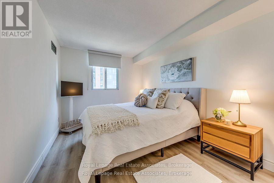 901 - 155 Hillcrest Avenue, Mississauga, Ontario  L5B 3Z2 - Photo 13 - W12505354