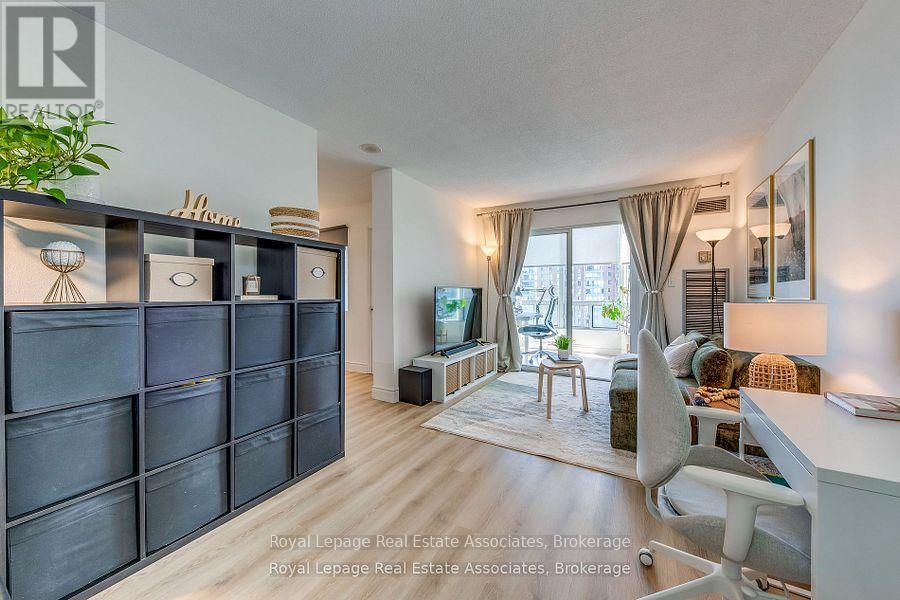 901 - 155 Hillcrest Avenue, Mississauga, Ontario  L5B 3Z2 - Photo 4 - W12505354