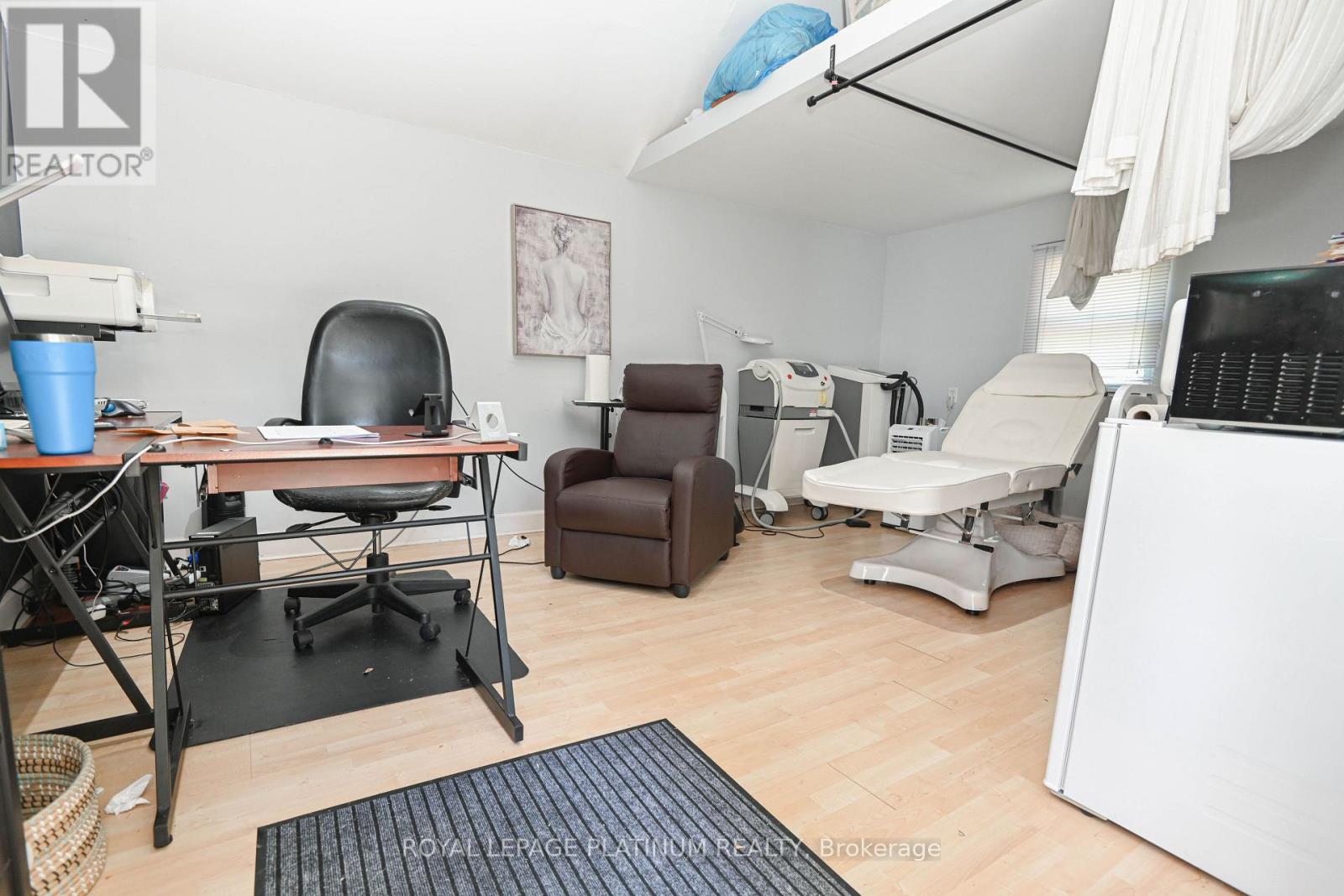 37 Dundas Street W, Mississauga, Ontario  L5B 1H2 - Photo 15 - W12505362