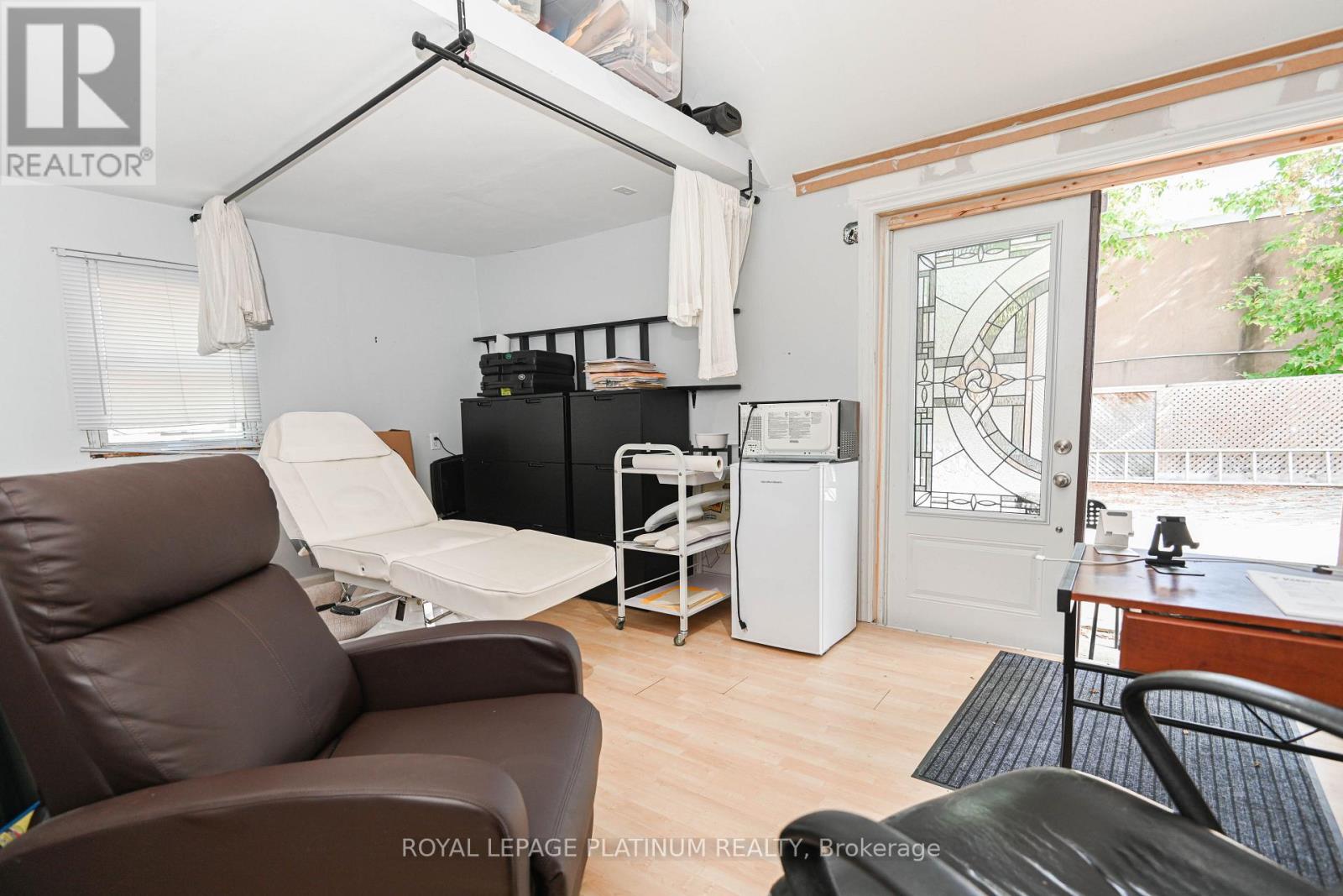 37 Dundas Street W, Mississauga, Ontario  L5B 1H2 - Photo 17 - W12505362