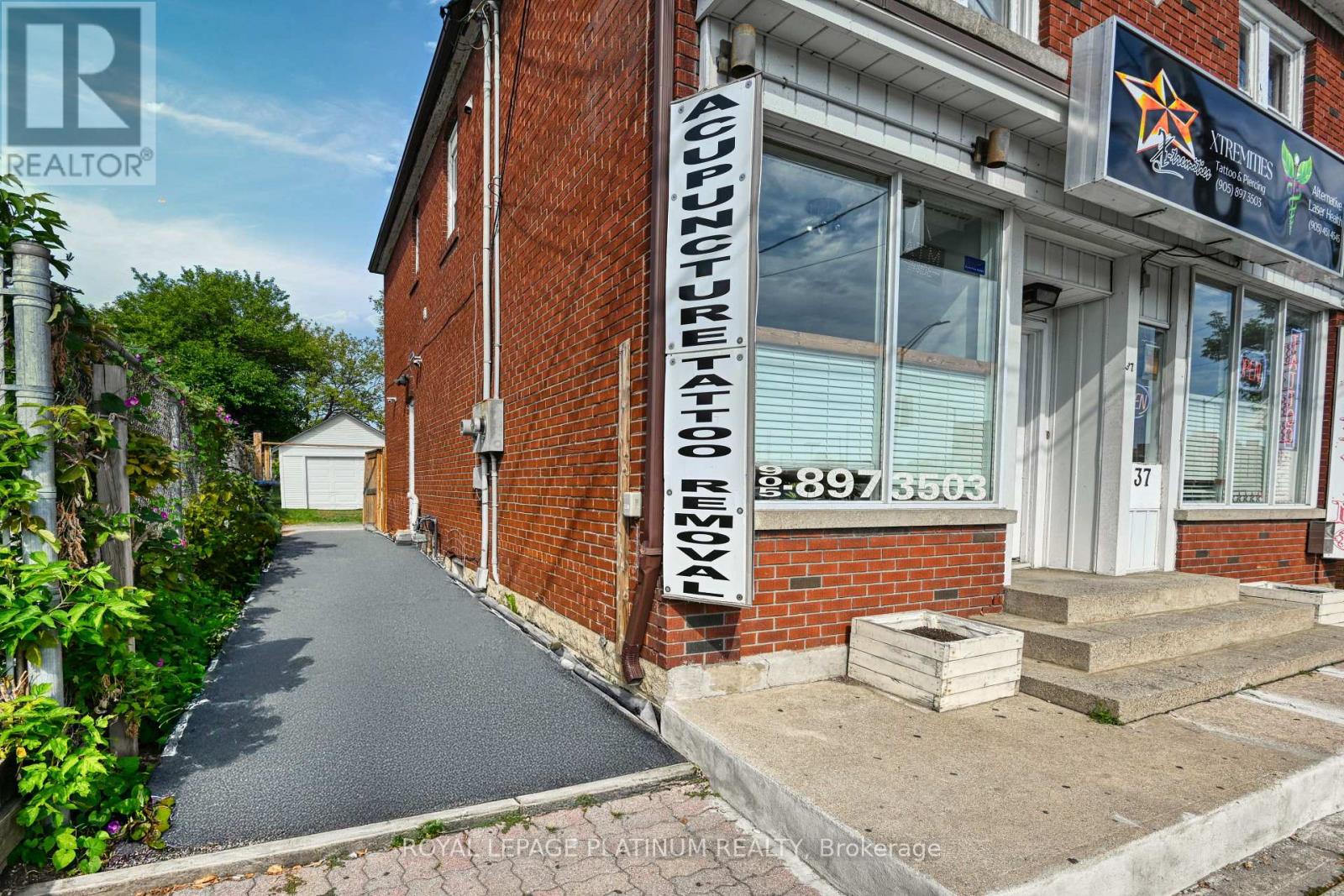 37 Dundas Street W, Mississauga, Ontario  L5B 1H2 - Photo 2 - W12505362