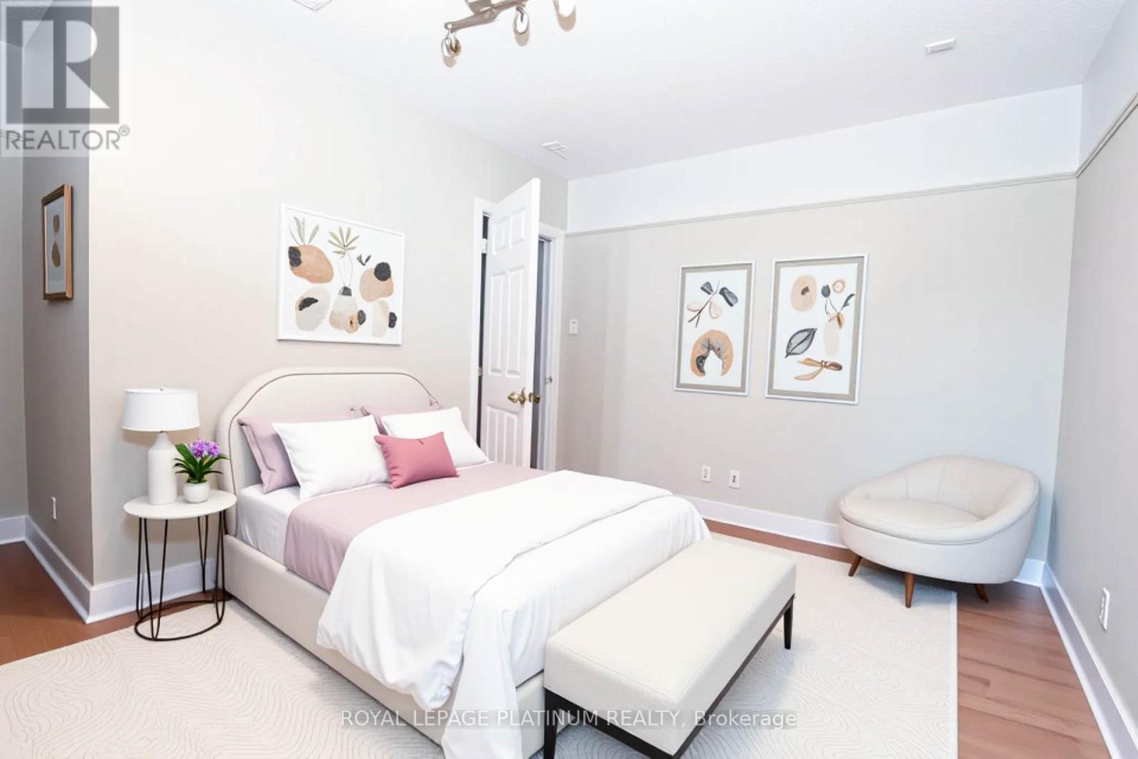 37 Dundas Street W, Mississauga, Ontario  L5B 1H2 - Photo 20 - W12505362