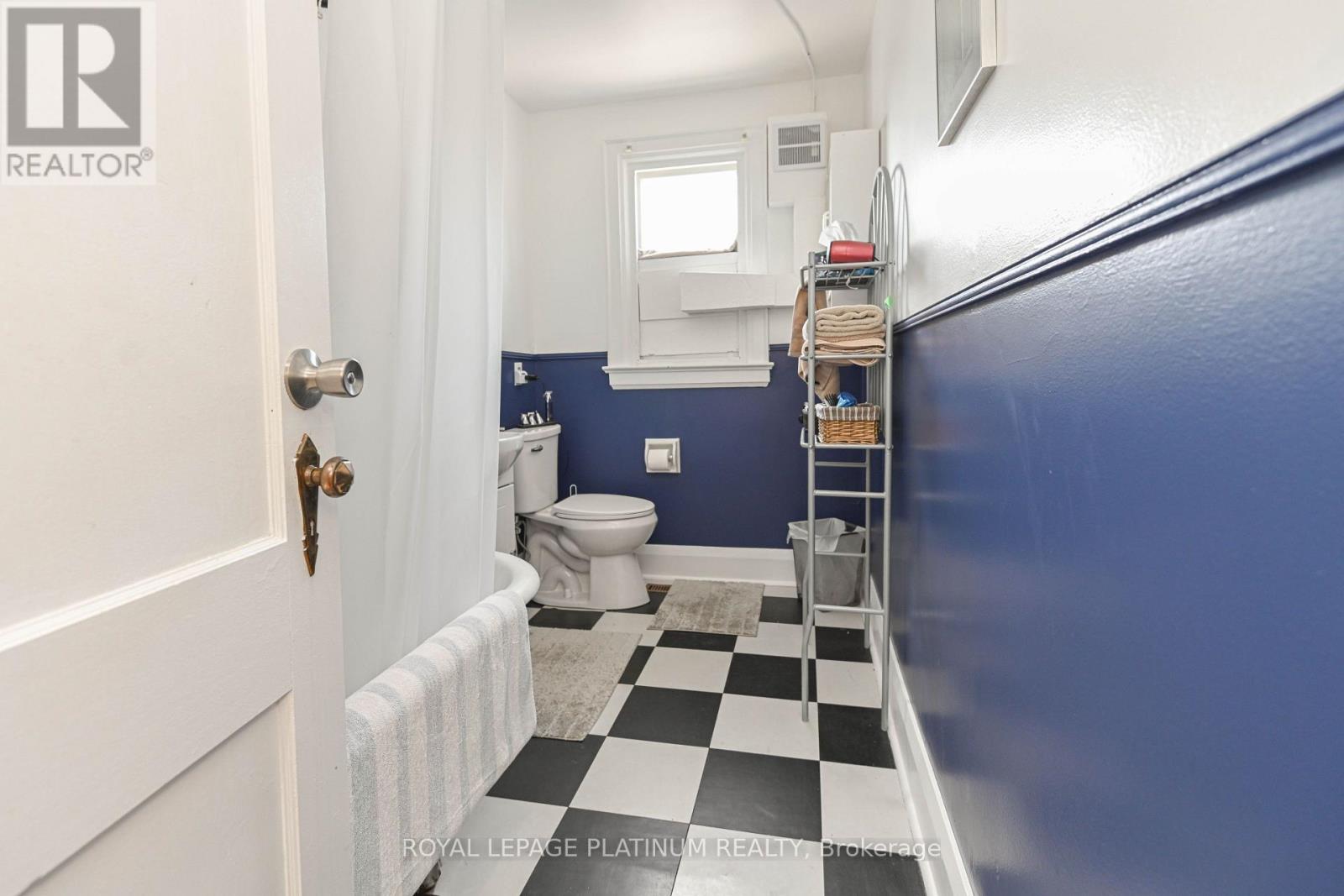 37 Dundas Street W, Mississauga, Ontario  L5B 1H2 - Photo 26 - W12505362