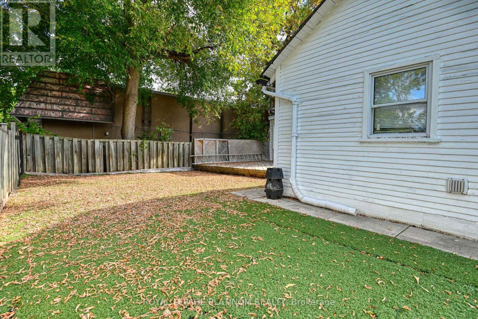 37 Dundas Street W, Mississauga, Ontario  L5B 1H2 - Photo 32 - W12505362