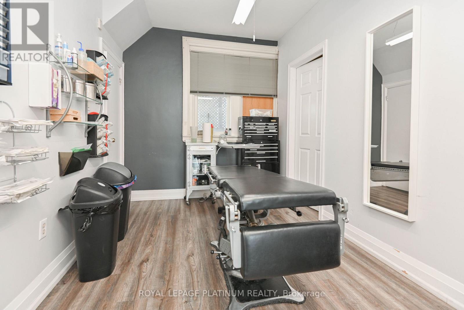 37 Dundas Street W, Mississauga, Ontario  L5B 1H2 - Photo 6 - W12505362