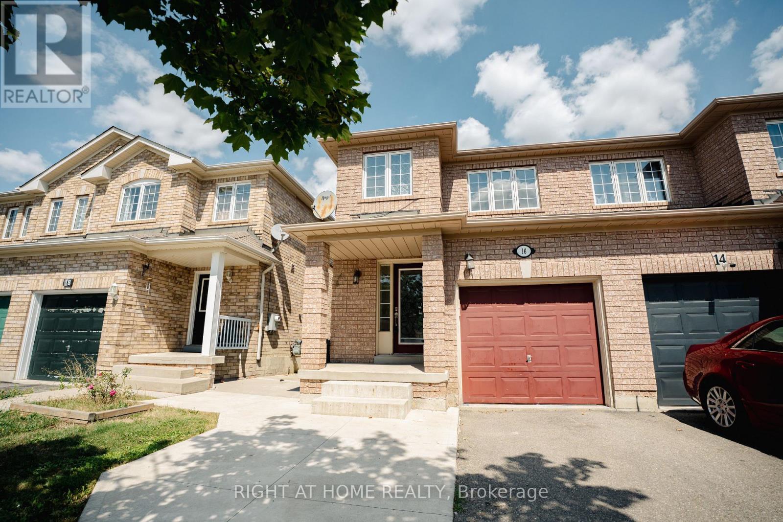 16 Lonestar Crescent, Brampton, Ontario  L7A 2H9 - Photo 2 - W12505384