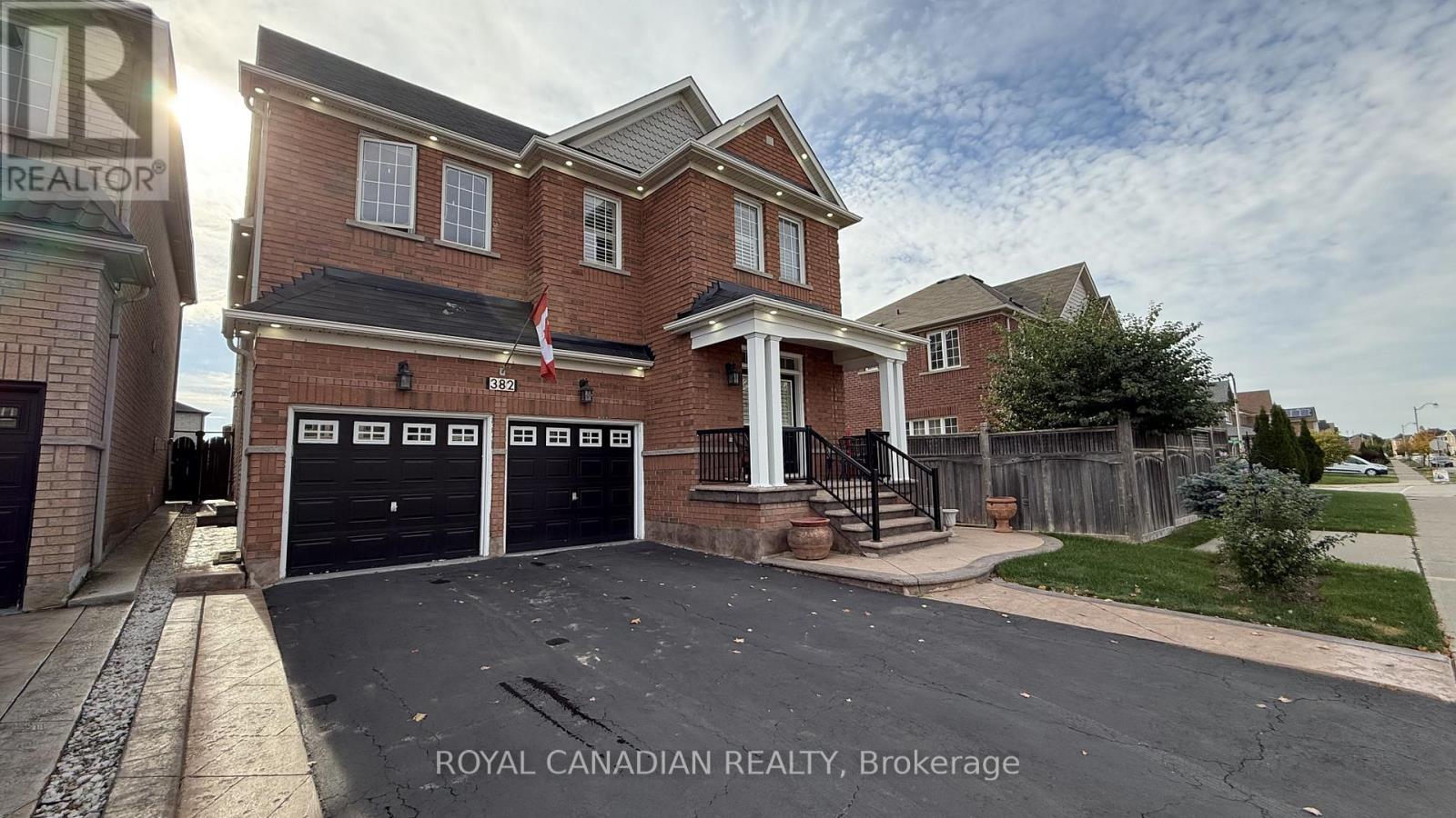 382 Sunny Meadow Boulevard, Brampton, Ontario  L6R 0N9 - Photo 2 - W12505394