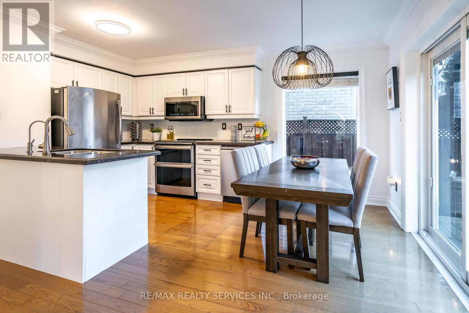 3748 Pearlstone Drive, Mississauga, Ontario  L5M 7H1 - Photo 13 - W12505416