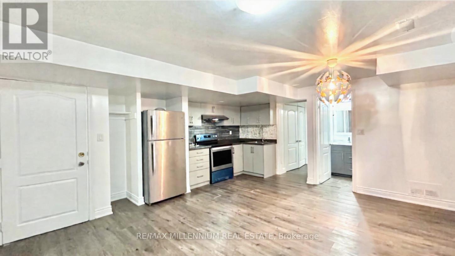 38 Bliss Street, Brampton, Ontario  L6P 3G4 - Photo 2 - W12505426