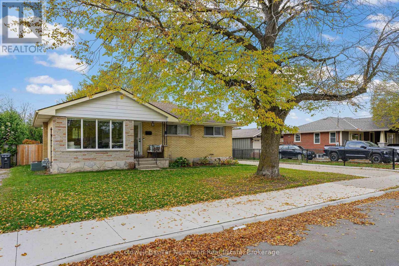 216 Metcalfe Street, Guelph, Ontario  N1E 4Y5 - Photo 2 - X12505472