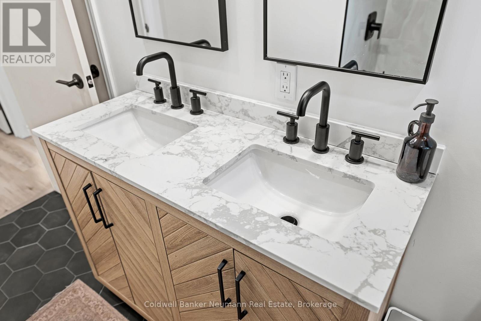 216 Metcalfe Street, Guelph, Ontario  N1E 4Y5 - Photo 29 - X12505472